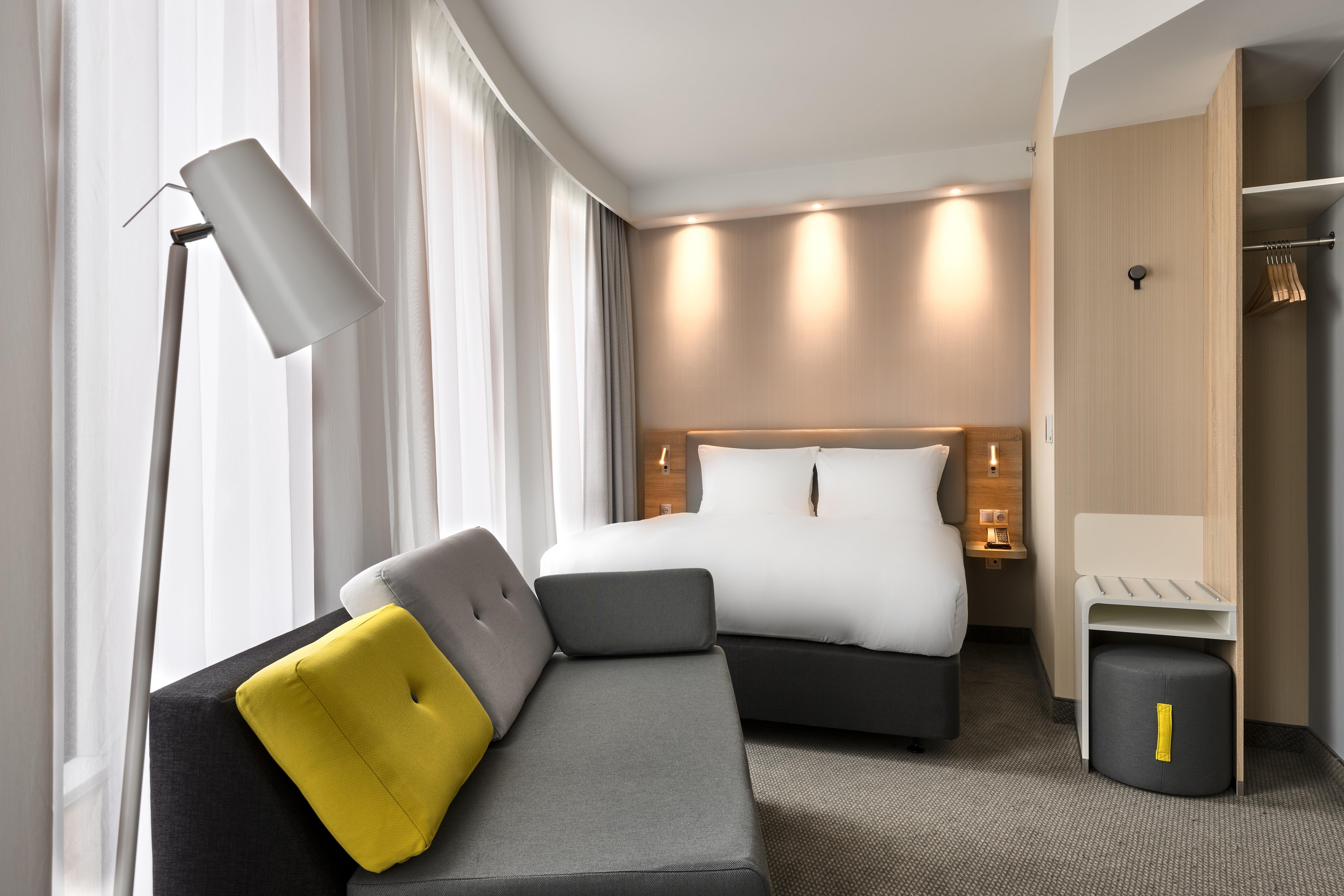 Holiday Inn Express - Warsaw - The Hub, An Ihg Hotel Екстериор снимка